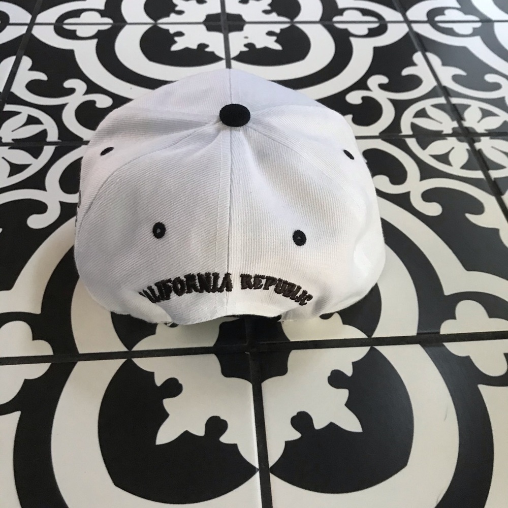 SnapBack - Picture 2 of 4